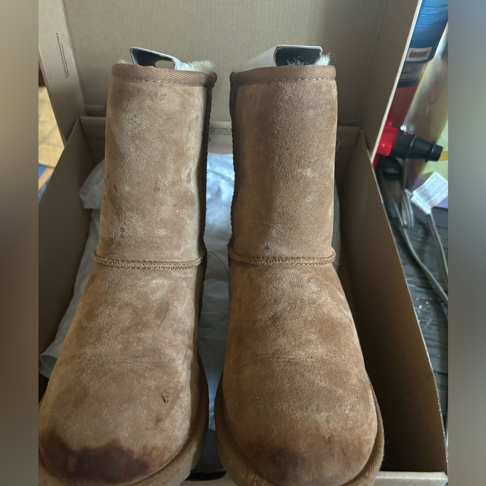 UGG Kids' Classic Short II Waterproof Boot
Size 6 Tan